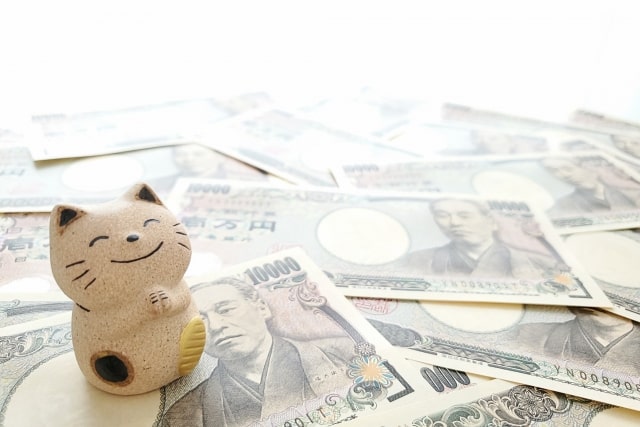 収入アップに効果あり？実際にお金が舞い込んだ“おまじない体験談”と今日からできる金運術
