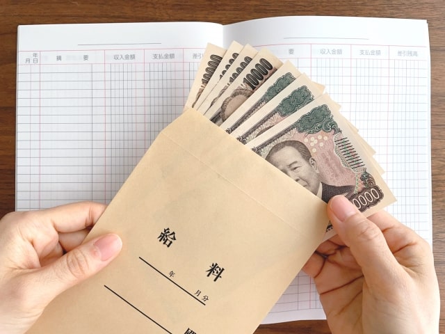 給料日は金運のチャンス!運気を上げる具体的な行動とNG習慣とは?