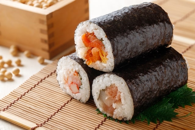恵方巻の由来から食べ方まで！節分を楽しむための完全ガイド