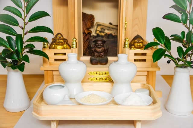 神棚の水の正しい配置と作法|毎日の交換方法から処分まで徹底解説