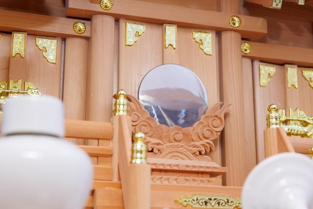 神棚の配置換えで運気アップ！風水と伝統的マナーを押さえた最適な配置方法