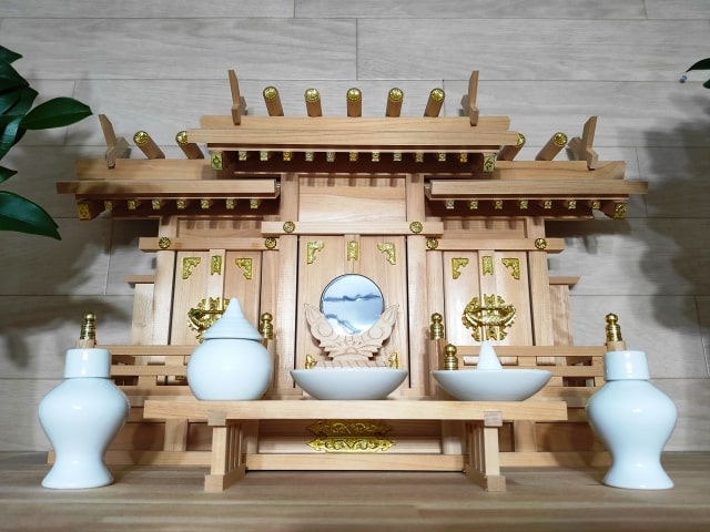 神棚の配置と方角|運気アップのために知っておくべき基本ガイド