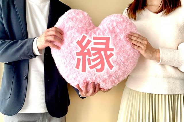 縁結びのお守りをつける場所とタイミング、効果的な使い方を徹底解説