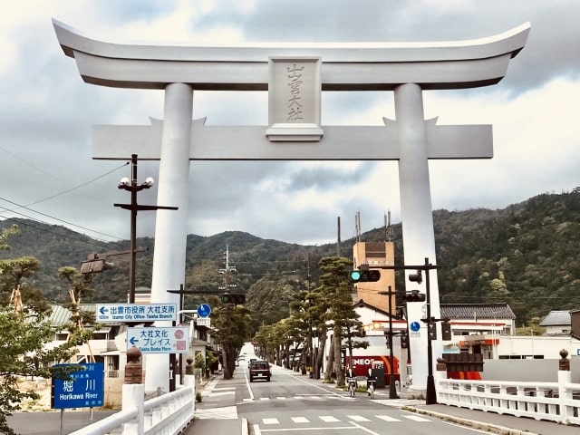 出雲大社の縁結びお守りはどこにつける？正しい持ち方・NG行為・返納まで完全ガイド