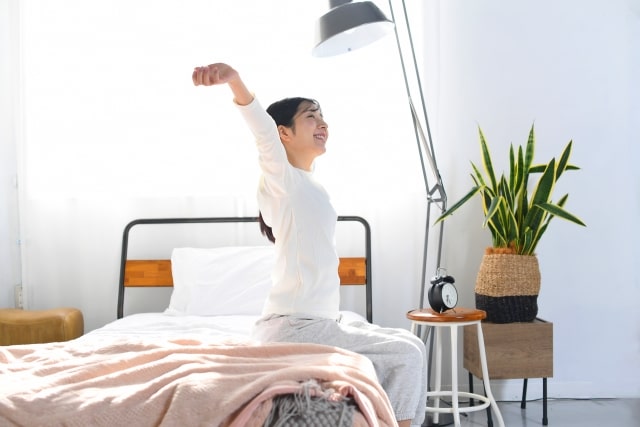 寝室のカーテン長さで運気も睡眠も変わる!窓タイプ別&風水で整える完全ガイド