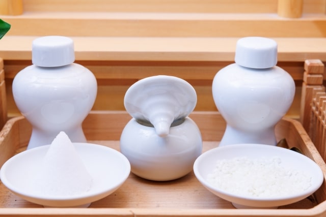 塩と酒でお清めする方法とは?意味・やり方・注意点をわかりやすく解説!