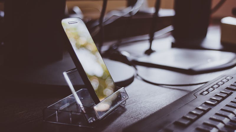 スマホ壁紙で金運アップ!無料で試せる開運画像と効果的な設定方法を徹底解説